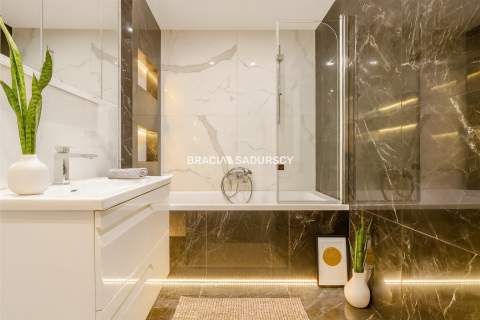 Wygodny elegancki apartament w centrum.