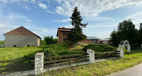 Nieruchomość z gruntami rolniczymi Machów