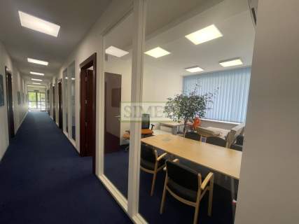 Wysoki standard,recepcja,dostęp24h,parking,ochrona