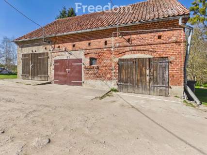 Mieszkanie, działka nad rzeką oraz duży garaż.