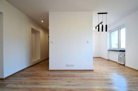 2 pokoje po generalnym remoncie Balkon 42 m 