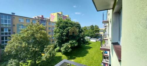 2 pokoje z balkonem
