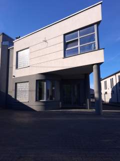 Parter 300m2 z dużym parkingiem