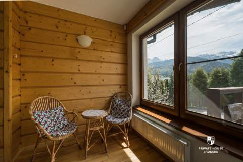 Piękny budynek z widokiem na Giewont, Kościelisko