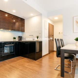 Wygodny elegancki apartament w centrum.
