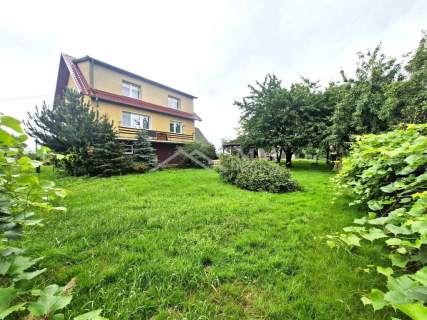 Siedlisko z domem i budynkami   1,5 ha ziemi.