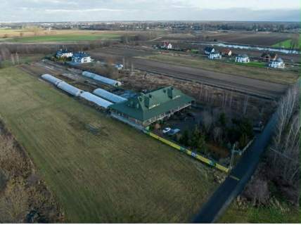 Sprzedam działkę 10000m2 z budynkiem 2000m2