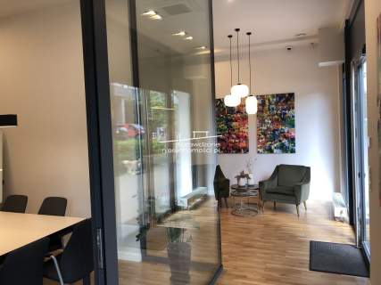 Ksawerów Mokotów lokal na parterze z witrynami, we