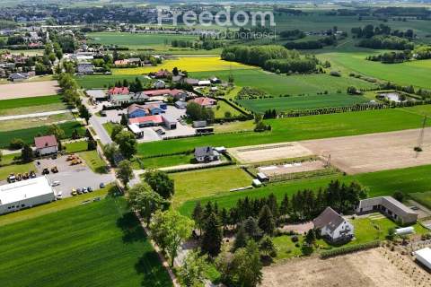 Działka inwestycyjna wraz z zabudowaniami