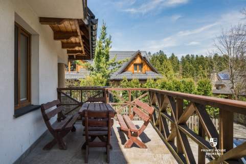 Piękny budynek z widokiem na Giewont, Kościelisko