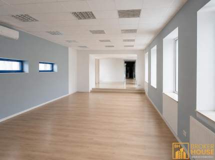 Lokal na wynajem 229m2 z witryną