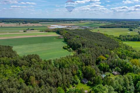 Budowlana 2300 m ze stawem i zielenią