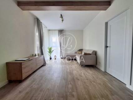 Nowy budynek blisko las Duży balkon