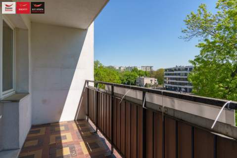 Metro Wilanowska, 4 pokoje, dwustronne, do remontu