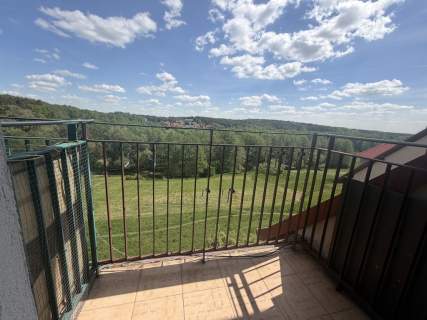 Dwa poziomy Widok na rzekę i las Balkon