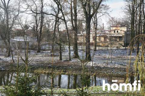 Zabytkowa willa nad rzeką duża działka