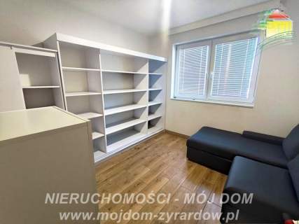 Parterowy dom z dodatkowym budynkiem, blisko centrum.