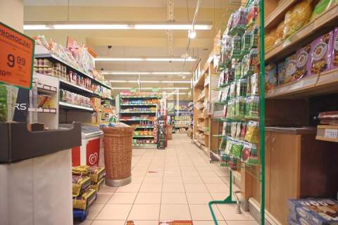 BUDYNEK HANDLOWO - USŁUGOWY W CENTRUM DĘBOWCA, POW. JASIELSKI