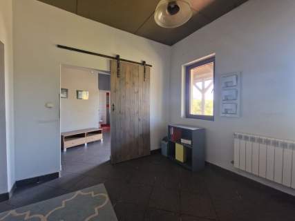 Dom parterowy 242m2, ogród, dwa garaże, wiata