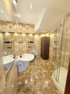 Dom 250m2 z 2 halami łącznie 1300m2 2,19ha ziemi