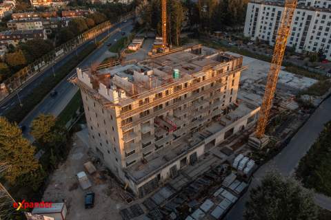 Słoneczna kawalerka z balkonem Winogrady