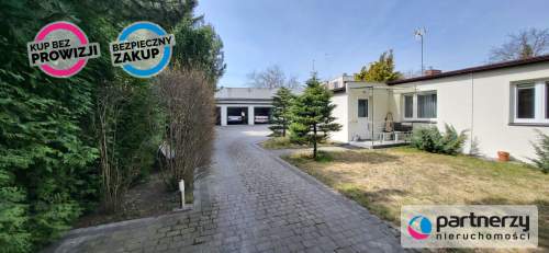 Dom podzielony na 2 mieszkania oraz dom w ogrodzie