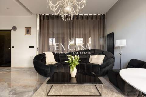 Apartament na Żoliborzu z pięknym ogrodem