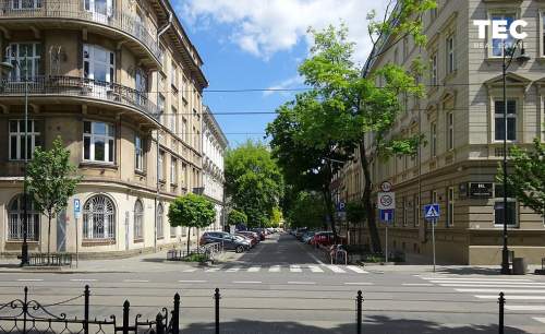 Stare miasto po remoncie spokojna uliczka