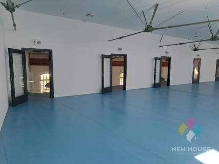 Loft usługowo-biurowy z parkingiem - Koszary Park