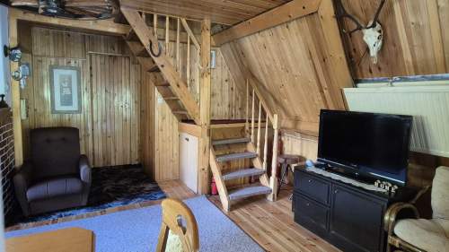 Piętrowy domek letniskowy nad jeziorem Ostrowickim Kaszuby
