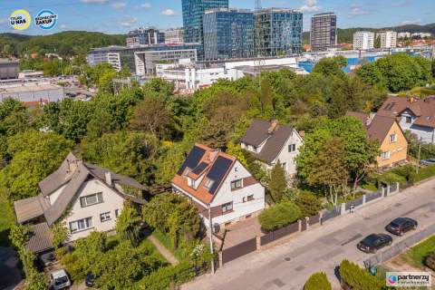 Wyjątkowa lokalizacja - po gruntownym remoncie 