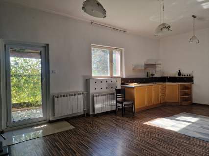 Dom parterowy 242m2, ogród, dwa garaże, wiata