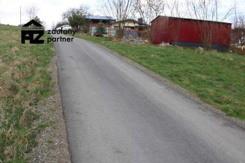 działka wśród zieleni i lasów