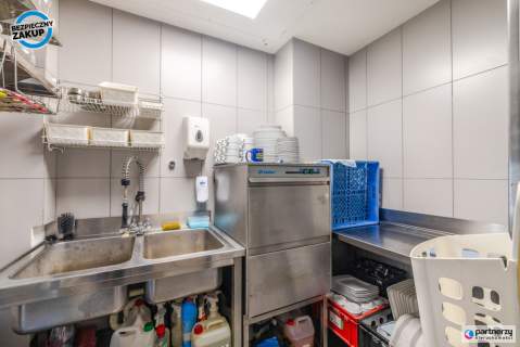 2-letni budynek w centrum Małego Kacka