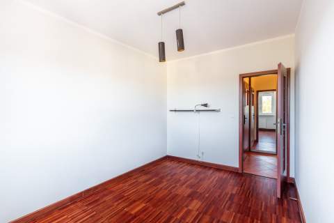 Zielonka 3-pokoje, ostatnie piętro, loggia 15 m 