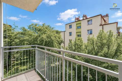 Przestronne M4 balkon