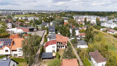 Wilanów, dom wśród zieleni, ul. Wyprawa 11