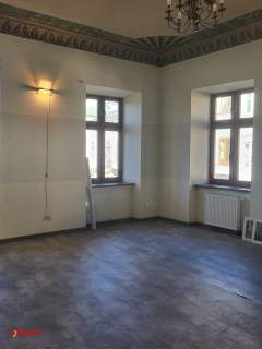 Dwa pietra w kamienicy 19 pokoi 495 m2