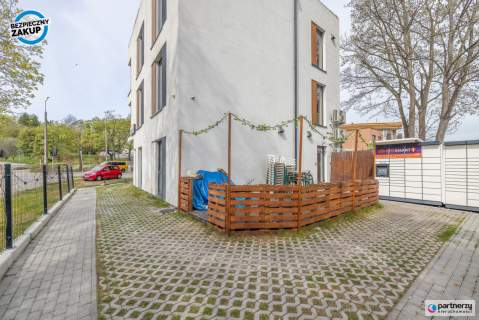 2-letni budynek w centrum Małego Kacka