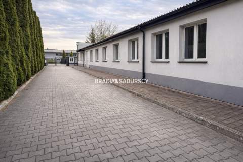 Pomieszczenia magazynowo - biurowe 325m2, Balice