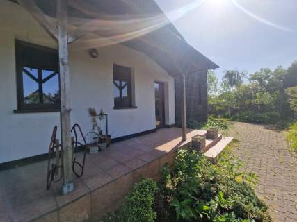 Dom parterowy 242m2, ogród, dwa garaże, wiata