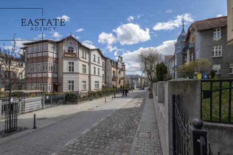 Lokal 130, Centrum Sopotu, Blisko SKM