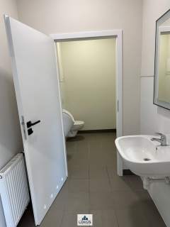 Magazyn z rampą i biurem parking
