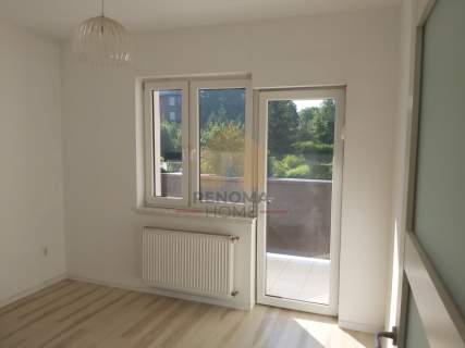 Apartamentowiec z 2013/63m2/3 pok/1 piętro/balkon