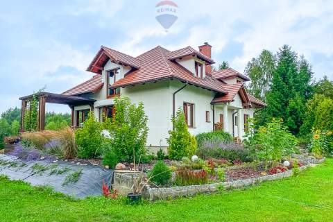 Dom 270 m blisko lasu na działce 3737 m 
