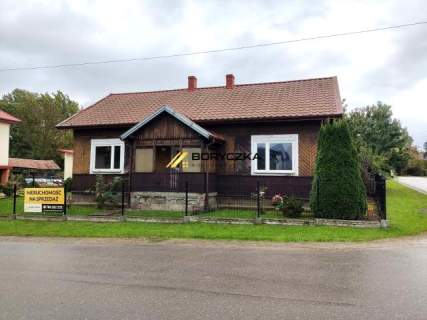 Urokliwy drewniany dom w Starym Korczynie.