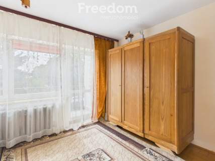 Dom z dużą przestrzenią i zabudową gospodarczą