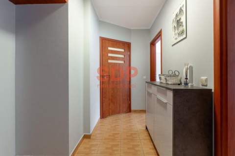 2 pokoje z os. kuchnią, balkonem i zamykanym garażem