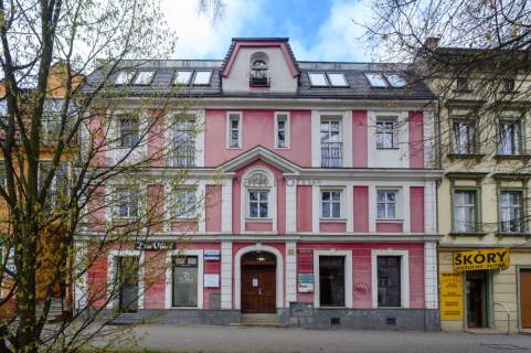 Tuż przy centrum i ruchliwej ulicy - od zaraz