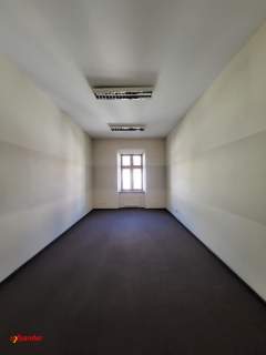 Dwa pietra w kamienicy 19 pokoi 495 m2